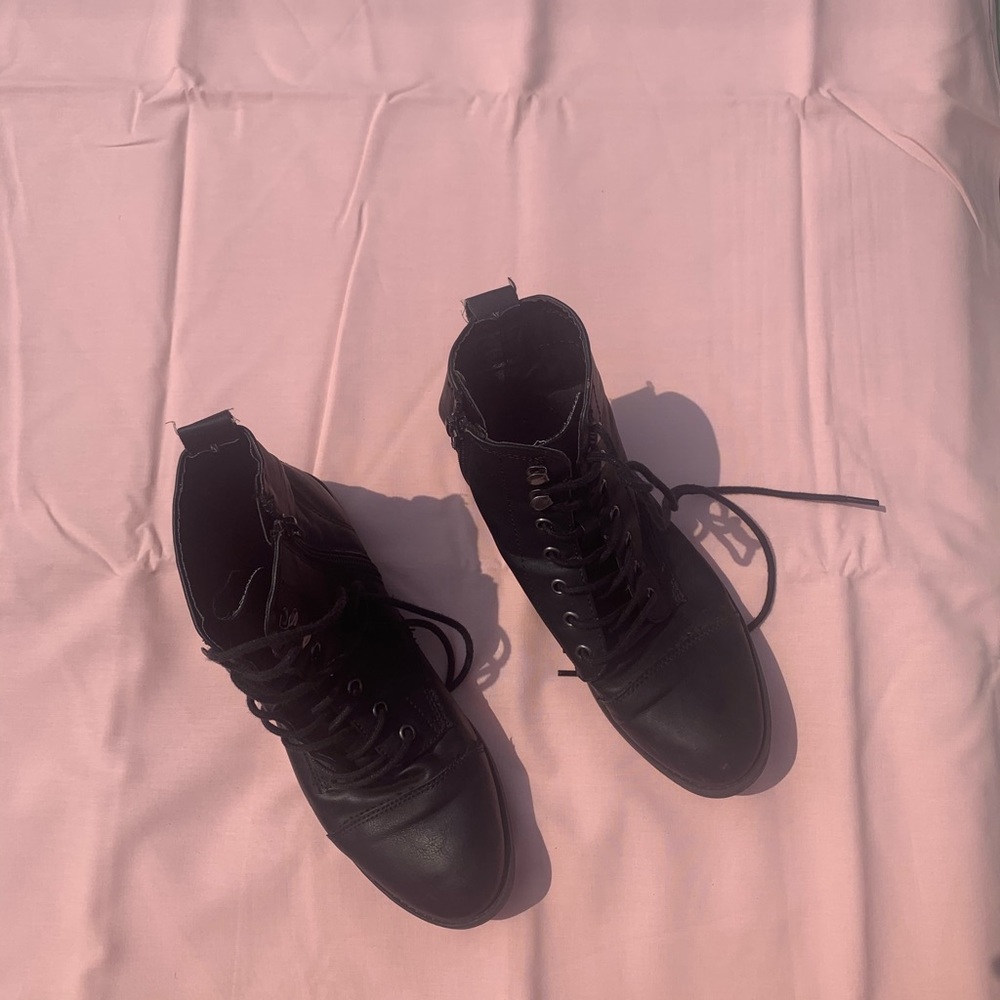 boots - Picture 2 of 3